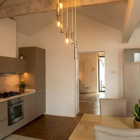 Charm Palace Gasthuis 2*